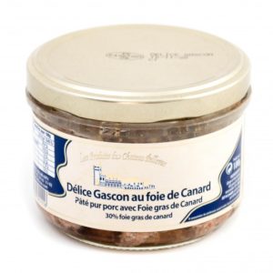 Paté pur porc avec un médaillon de foie gras de canard Gorge et foie de porc, foie gras de canard reconstitué (30%), oeufs, lait, eau, sel, poivre.