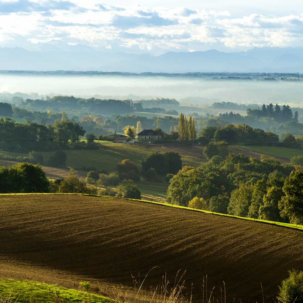 Vue des Pyrénées et de la plaine d'Orthez depuis le Château Bellevue à Baigts de Béarn